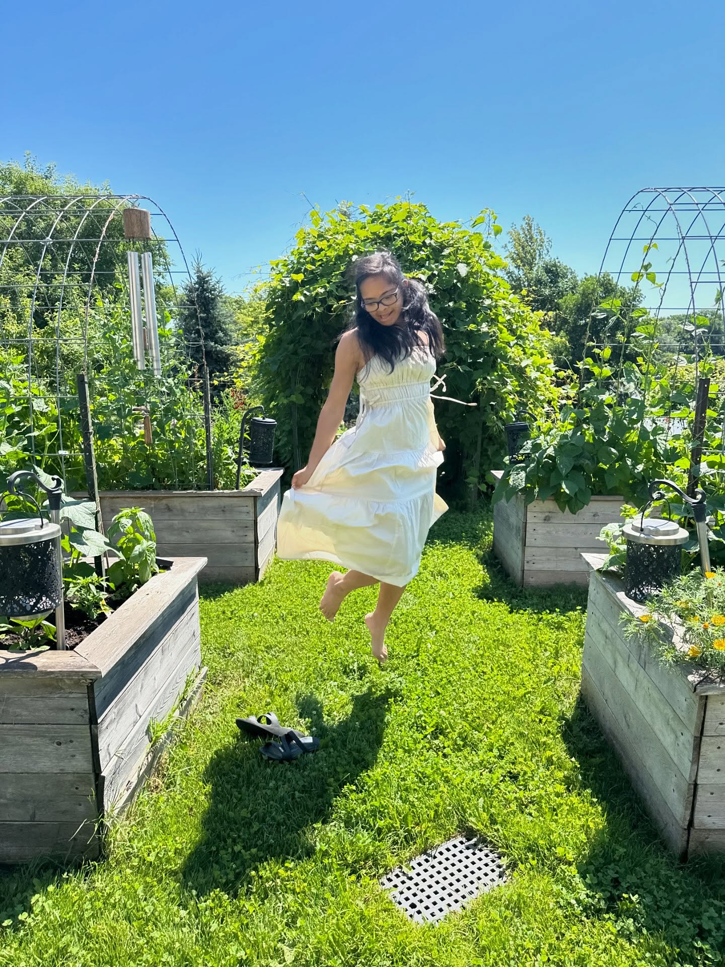 So much beauty in the garden right now 😍 We could spend all day out there (even in this heat!) but we also need to rest